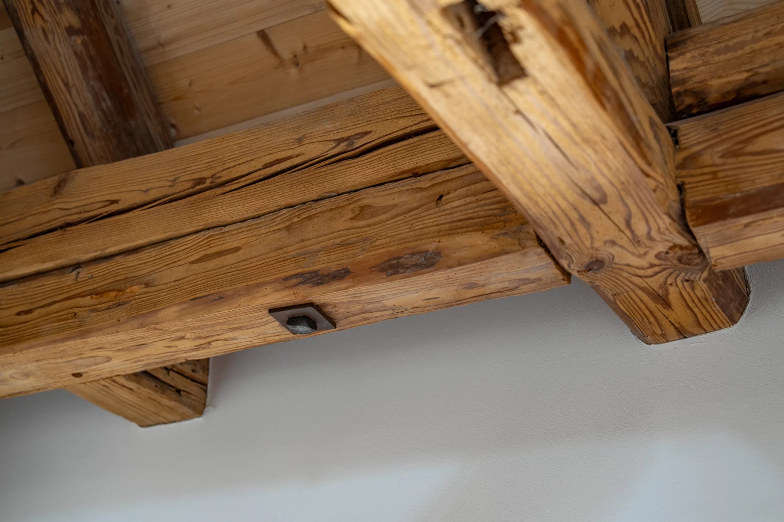 Nachhaltige Renovation mit Altholz durch Zimmerei in Illighausen