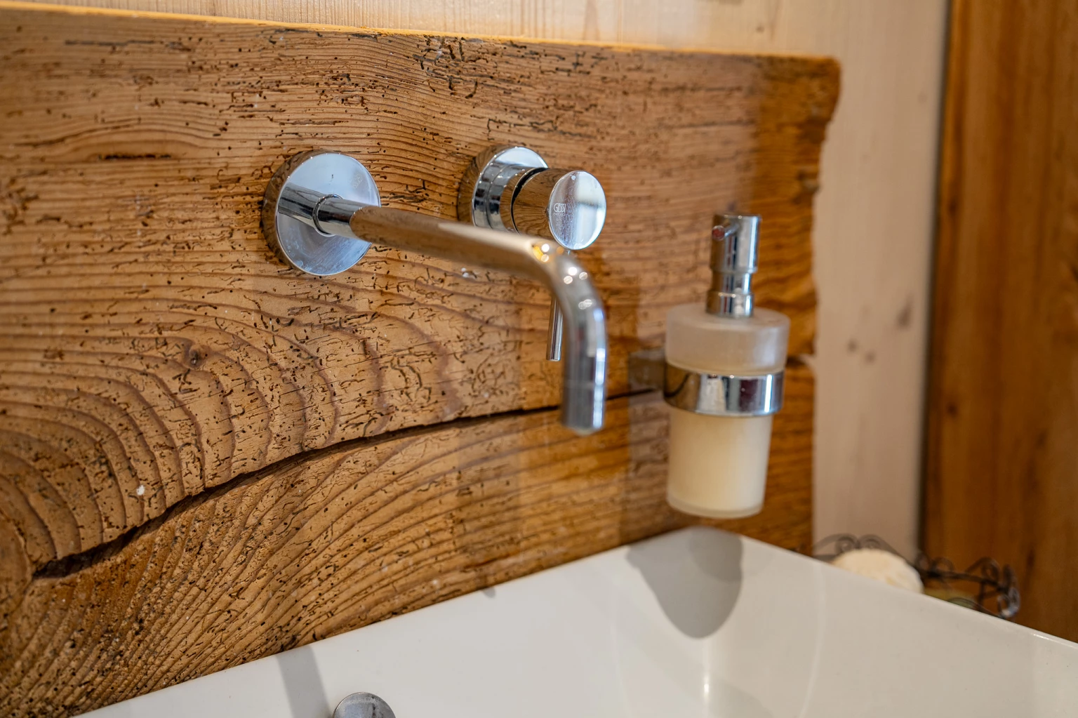 Nachhaltige Renovation mit Altholz durch Zimmerei in Illighausen