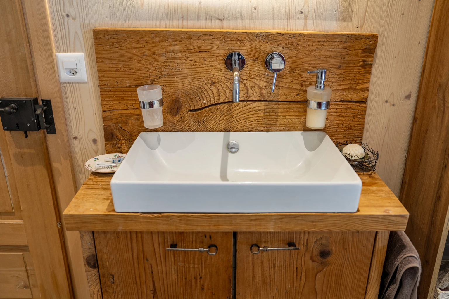 Nachhaltige Renovation mit Altholz durch Zimmerei in Illighausen