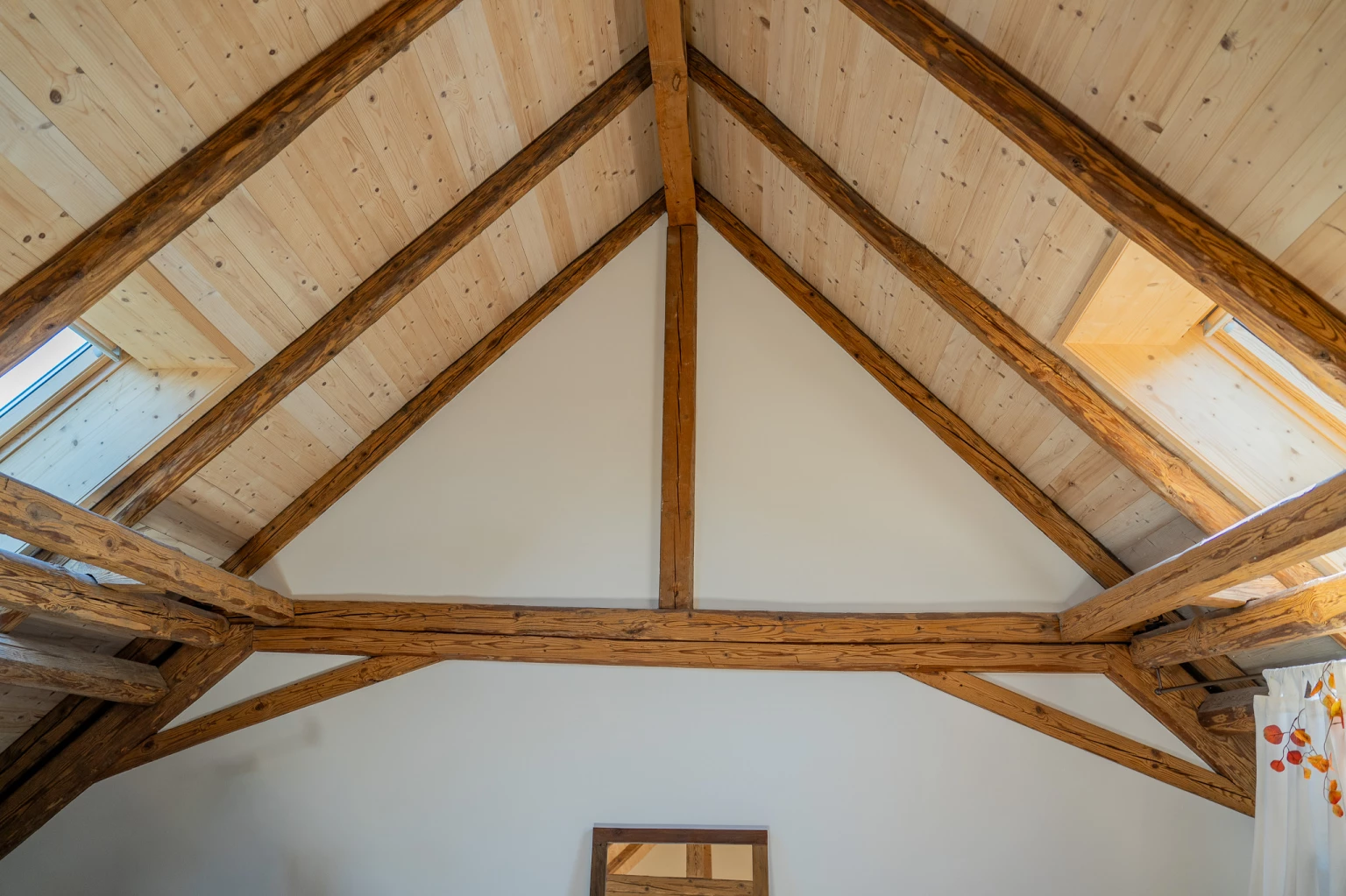 Nachhaltige Renovation mit Altholz durch Zimmerei in Illighausen