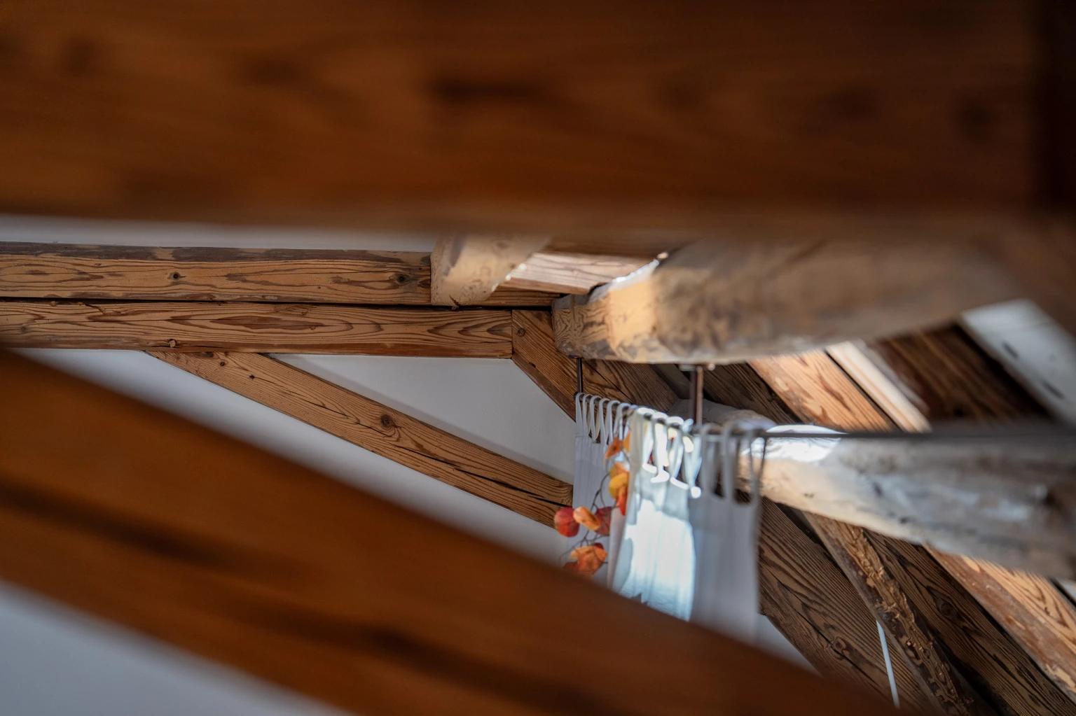 Nachhaltige Renovation mit Altholz durch Zimmerei in Illighausen