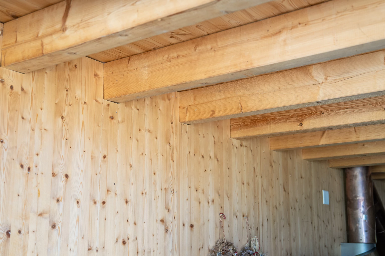 Nachhaltige Renovation mit Altholz durch Zimmerei in Illighausen