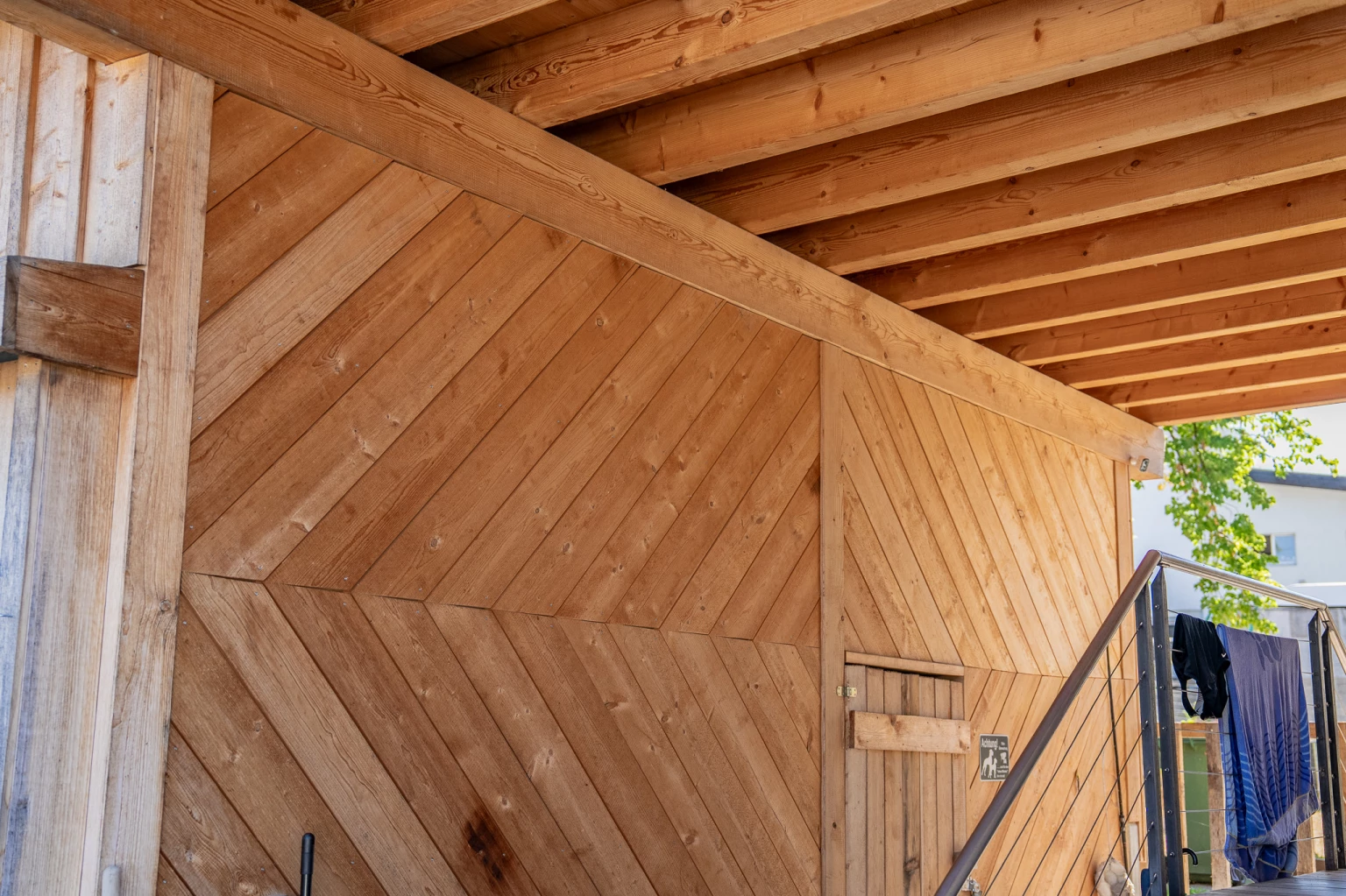 Nachhaltige Renovation mit Altholz durch Zimmerei in Illighausen