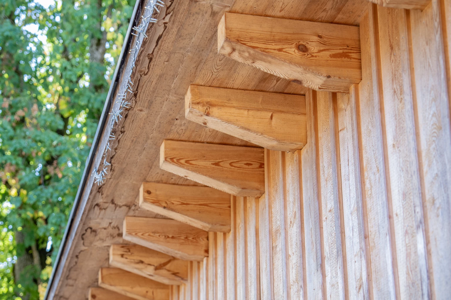 Nachhaltige Renovation mit Altholz durch Zimmerei in Illighausen