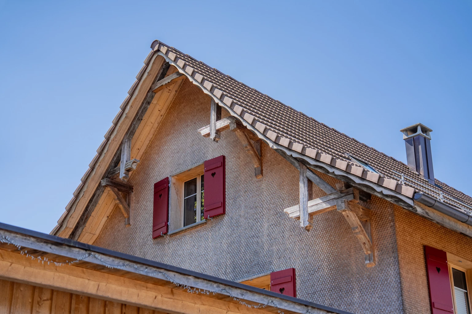 Nachhaltige Renovation mit Altholz durch Zimmerei in Illighausen