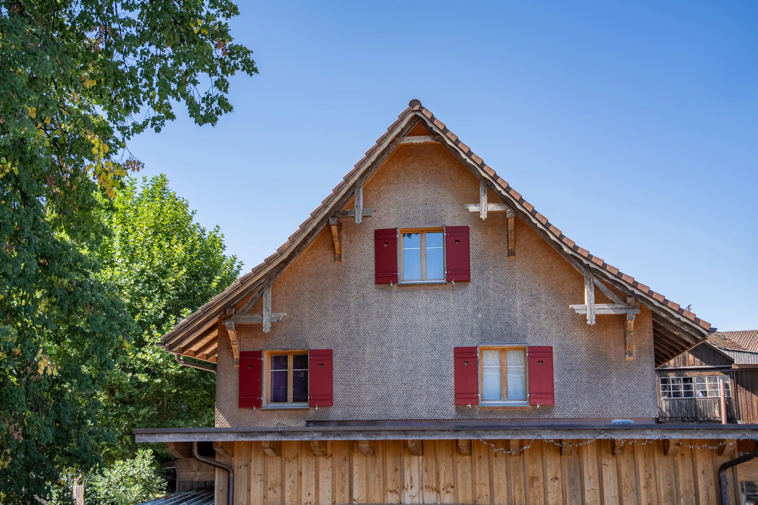 Nachhaltige Renovation mit Altholz durch Zimmerei in Illighausen